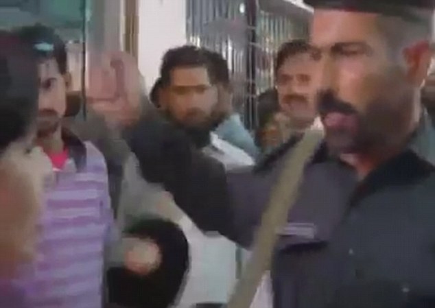 police slapping female journalist
