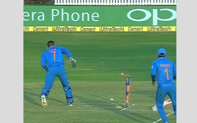 dhoni special run out