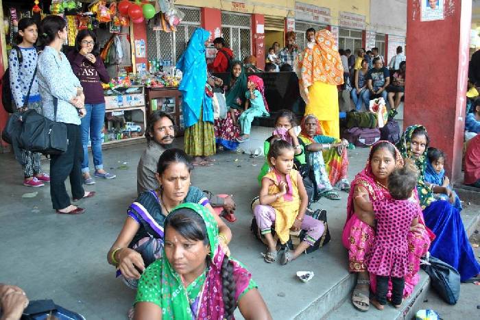 Relmpel of tourists in the city