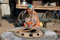 female truck mechanic