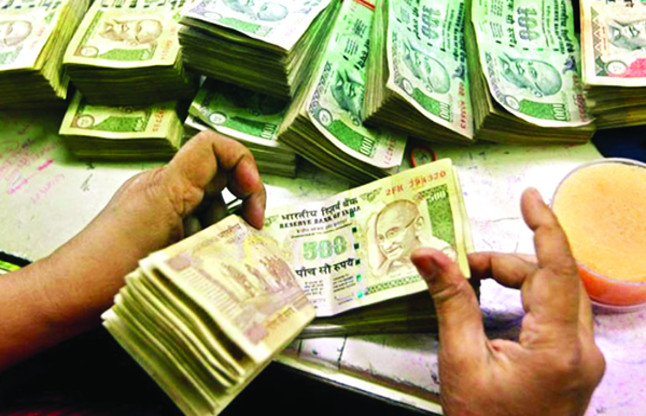Counting start the seized 1000-500 notes in police