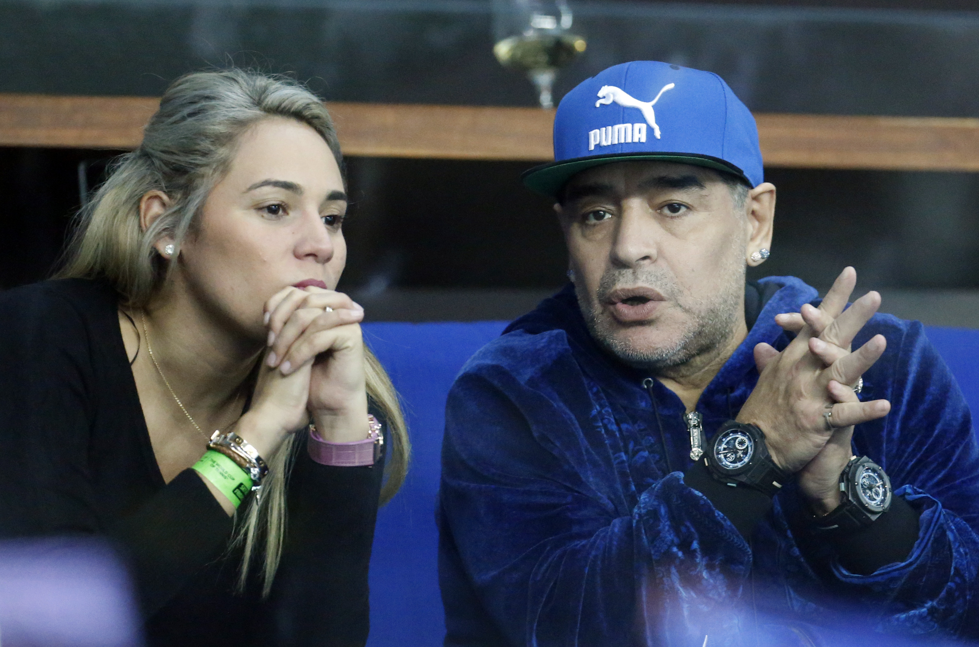 महान फुटबॉलर माराडोना ने गर्लफ्रेंड संग देखा डेविस कप मैच