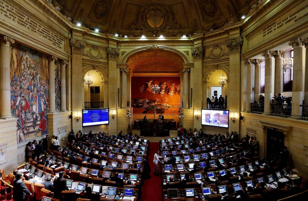 Colombia's congress ratifies peace accord with reb