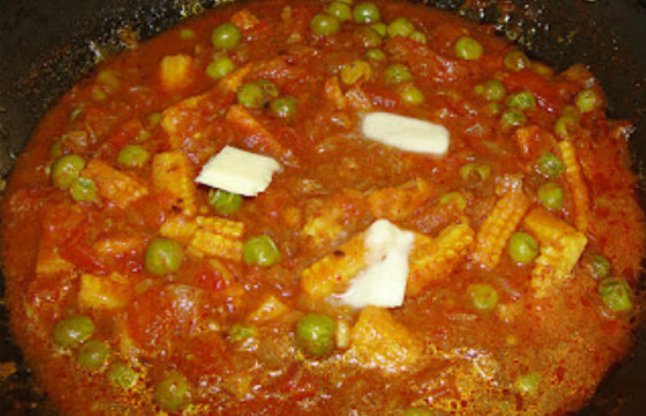 Baby corn green peas curry