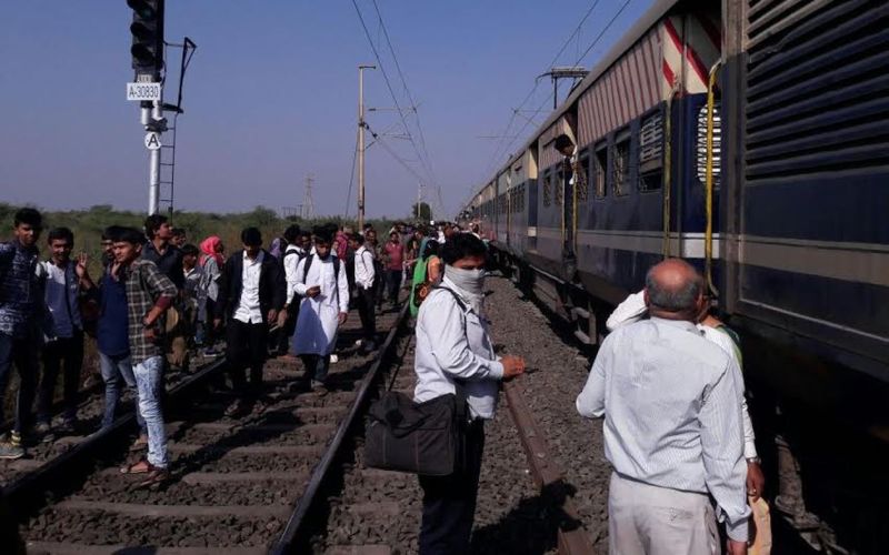 vadodara-turat MEMU train derails