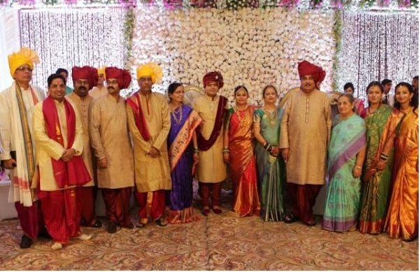 Nitin gadkari daughter wedding