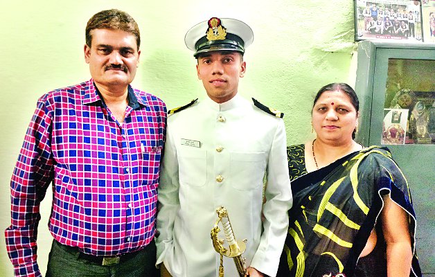 Kunal Gupta became an officer in Indian Navy from 