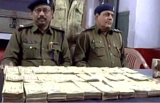 35 Lakh Old Currency Notes Found In Train In Gaya