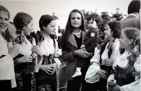 Sonia gandhi birthday unseen pics