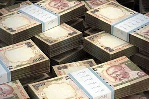 bank manager suspended for depositing old notes