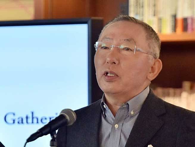 japans richest man tadashi yanai loses 1.15bn in a