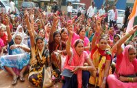 Gandhigiri to stop selling illegal liquor, rose fl