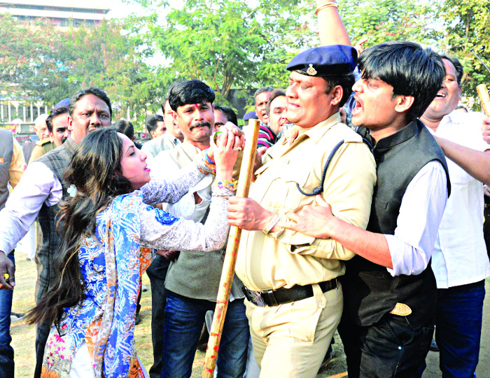 angry Women, cops wearing bangles, congress presid