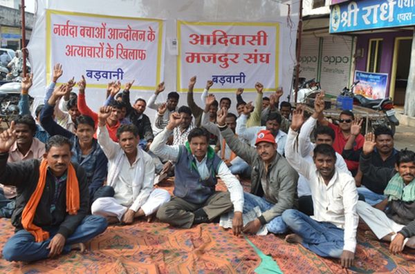 Tractor owners agitation against Narmada Bachao An
