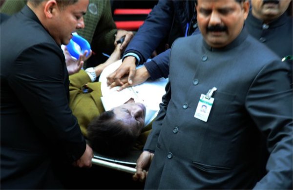 E ahmed gets heart attack