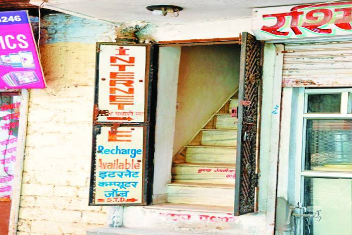 Sting Operation : E-mitras are charging extra mone