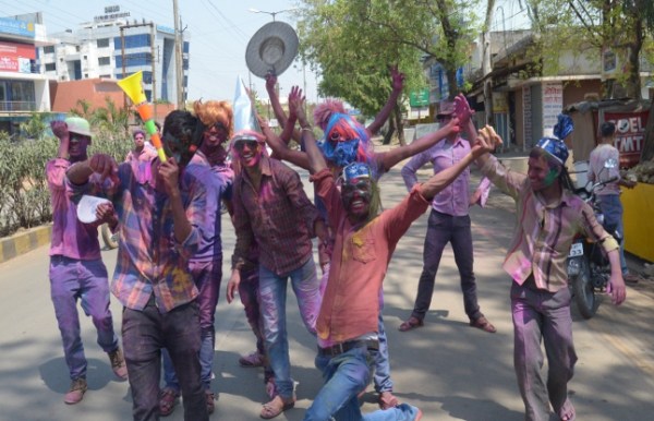 holi1