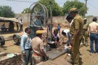 Illegally operated half a dozen lush seals