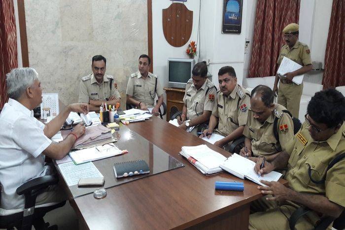  Meeting of police officers
