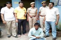 Historic vehicle has given to the two thieves of robbery, theft, robbery and robbery