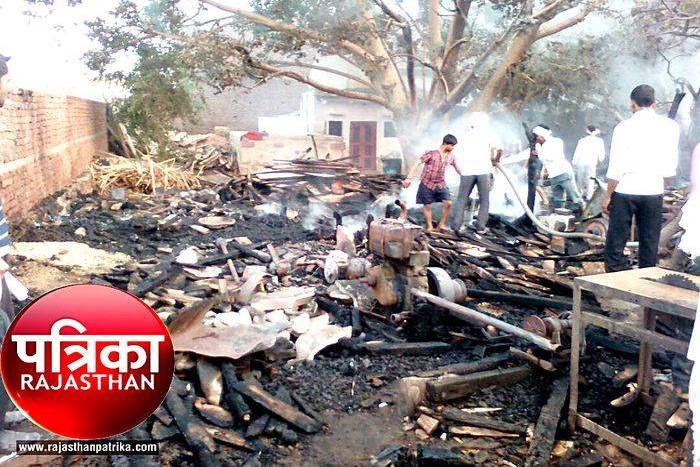 fire in market, five shops destroyed