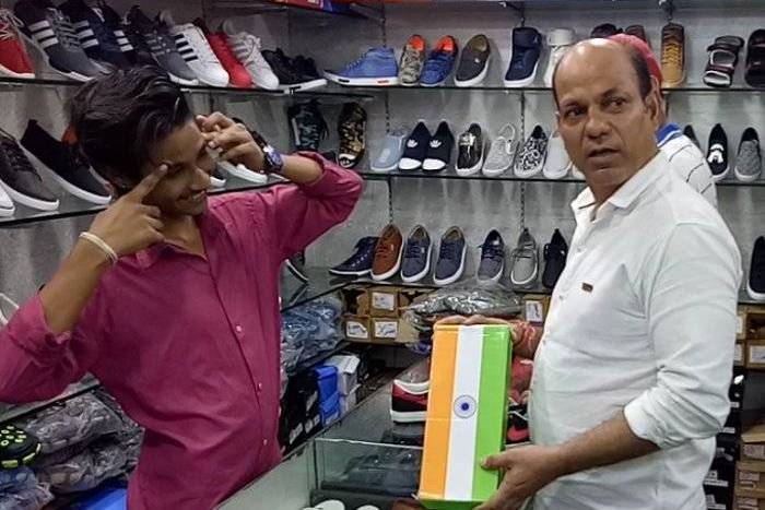 Insult of the tricolor in kota, People see the tricolor on the shoes box