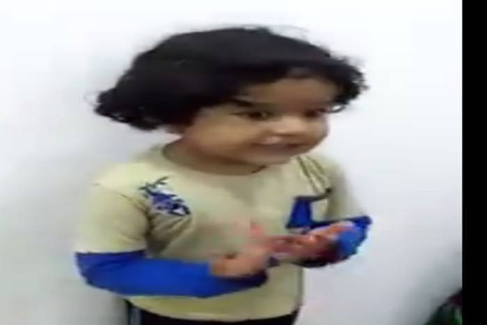 देखें VIDEO: 2 साल की लड़की ने PM मोदी की इस योजना को लेकर गाया गाना, आप भी
देखें
