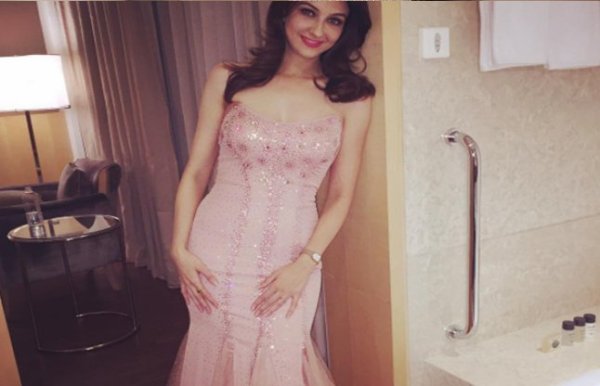 Bhabhiji ghar par hain fame saumya tandon galamoro