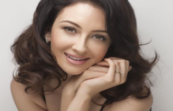 Bhabhiji ghar par hain fame saumya tandon galamoro