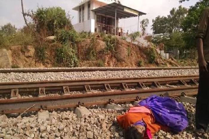 dead body found on railway track 