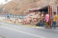 Dungarpur : Truck full of mango overturned on Road