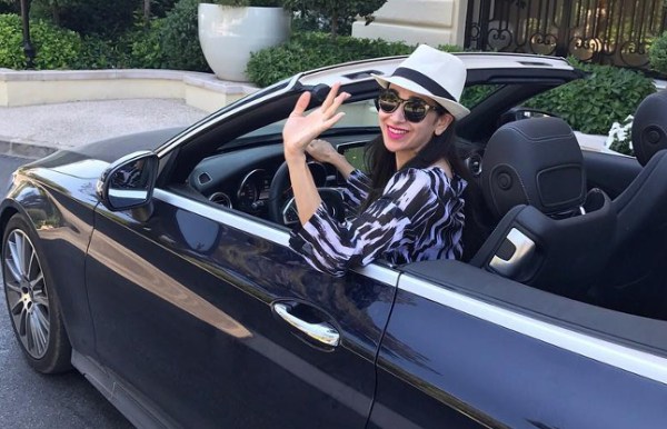 Karishma Kapoor share bold pics on social media