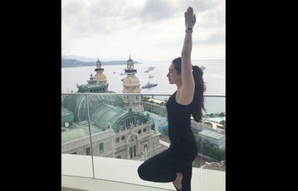 Karishma Kapoor share bold pics on social media