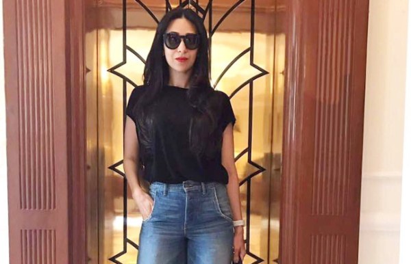Karishma Kapoor share bold pics on social media