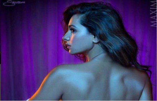 Shibani Dandekar bikini photos 