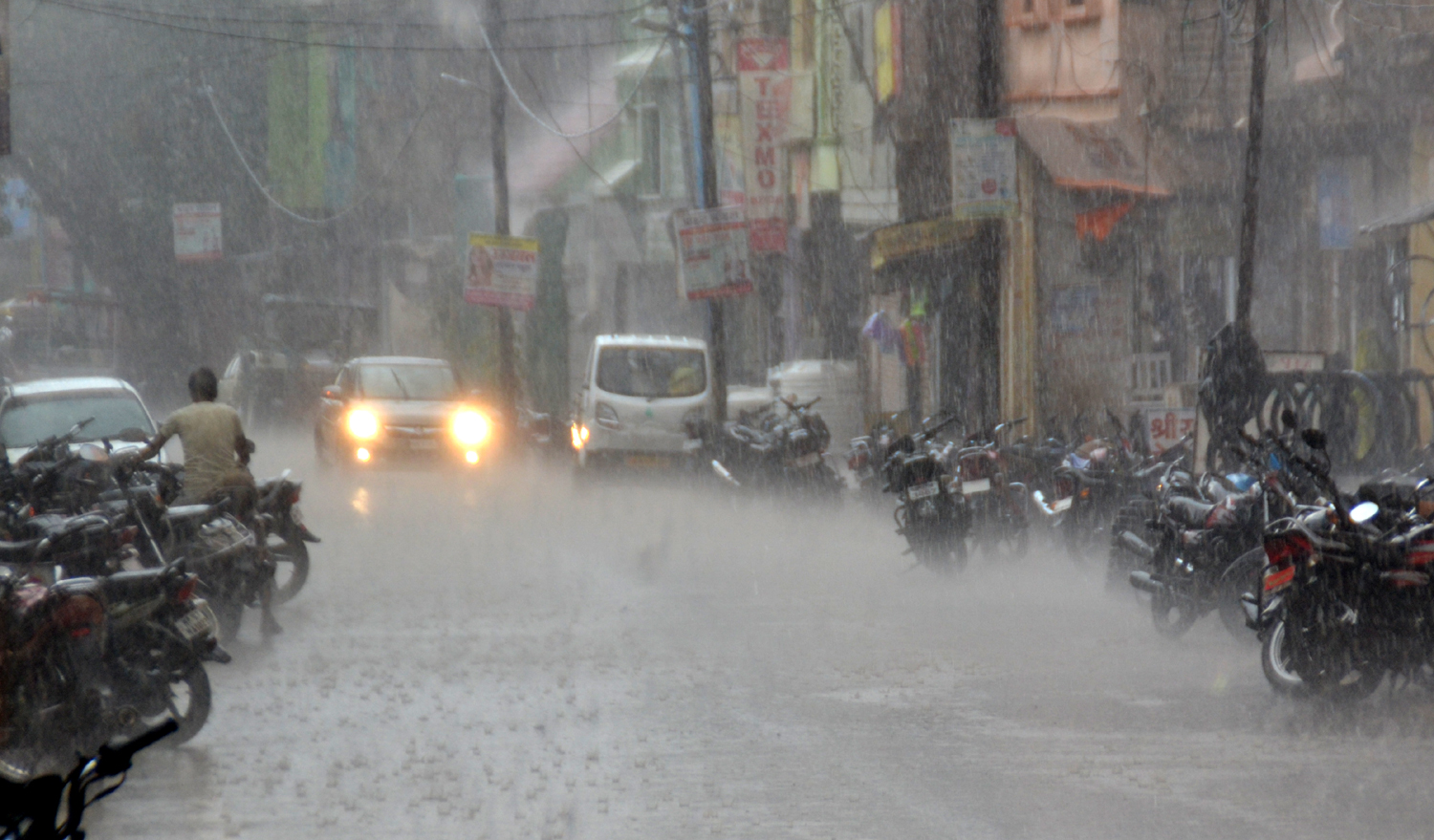Ashoknagar, water rain, relief to people, happy fa