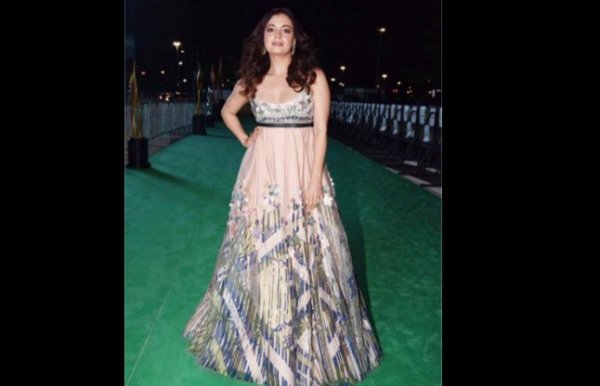 iifa awards b town beauties on green carpet
