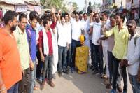 Youth Congress workers protest protest, blow the effigy of Chief Minister