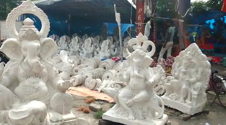 Statues of Ganesha being prepared with POP despite