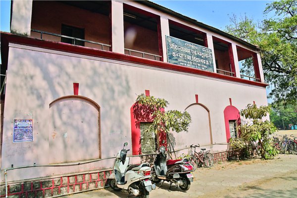 ahiliya ashram