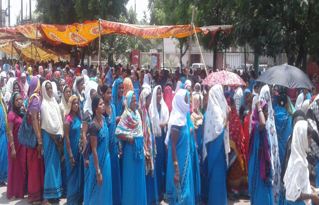 Anganbadi workers protests against gvernment