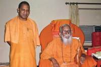 yogi with mahant avedhyanath
