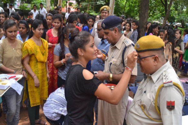 Banswara, School, girls, celebrate, raksha bandhan, police, resolution, security