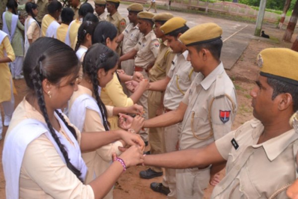 Banswara, School, girls, celebrate, raksha bandhan, police, resolution, security