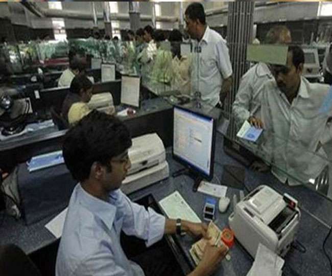 Bank_staff_in_karnataka