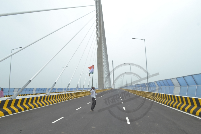 Hanging Bridge, kota patrika, Single Spine Bridge, Bridge on chambal, Hanging Bridge kota, East West Corridor, हैंगिंग ब्रिज, हैंगिंग ब्रिज कोटा, हैंगिंग ब्रिज इन इंडिया, Rajasthan Patrika, Kota, NHAI, Kota News, Patrika News, Kota Police, Hanging Bridge load testing, Hanging Bridge load testing report
