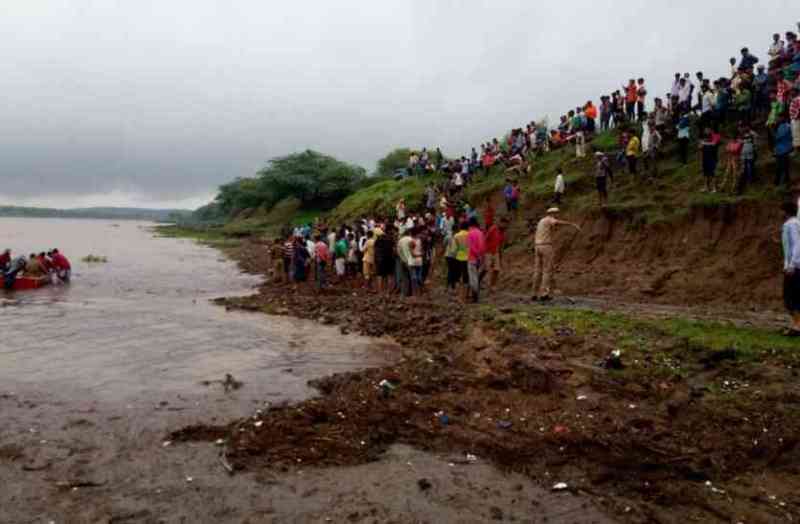 Boat Overturned Accident In Parwan River