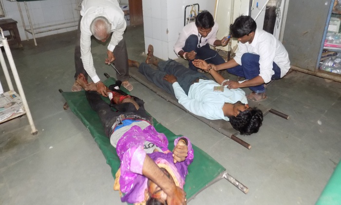 Treatment of injured in Civil Hospital Sendhwa, Brawani