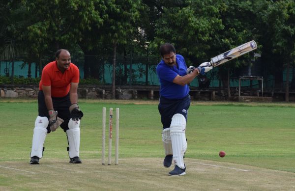 मैत्री क्रिकेट मैच में उदयपुर नगर निगम और जिला प्रशासन यूं हुआ आमने सामने 