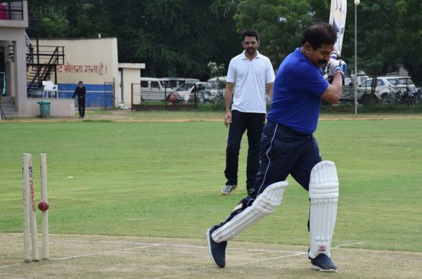 मैत्री क्रिकेट मैच में उदयपुर नगर निगम और जिला प्रशासन यूं हुआ आमने सामने 